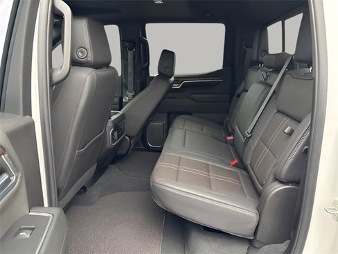 Used 2024 Chevrolet Silverado 1500 High Country image 19