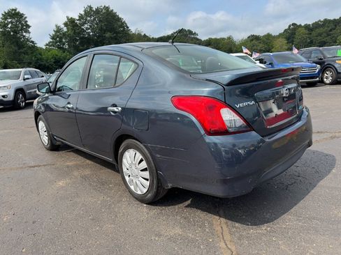 Used 2015 Nissan Versa SV FWD image 3