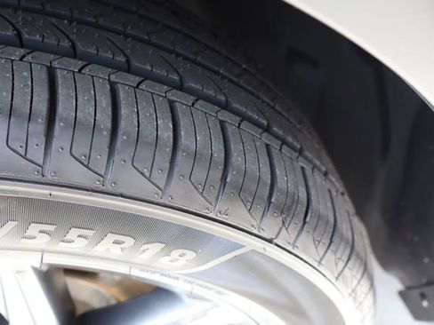 Used 2022 Volkswagen Tiguan SE image 42