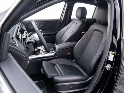 Used 2025 Mercedes-Benz GLA 250 4MATIC w/ Exclusive Package image 18