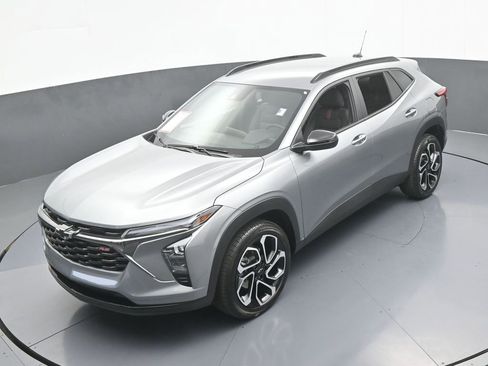 Used 2025 Chevrolet Trax RS w/ Driver Confidence Package image 45