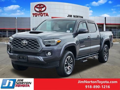 Used 2021 Toyota Tacoma TRD Sport w/ Technology Package image 3