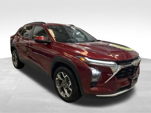 Used 2025 Chevrolet Trax LT w/ LT Convenience Package FWD image 7