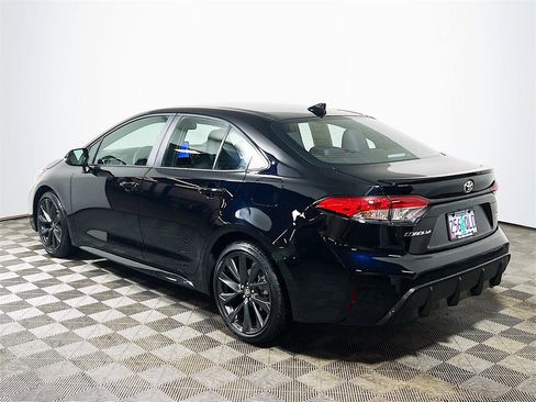 Used 2025 Toyota Corolla SE image 6