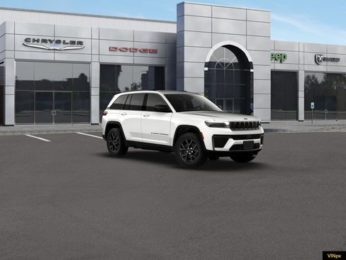 New 2026 Jeep Grand Cherokee Altitude AWD/4WD image 11