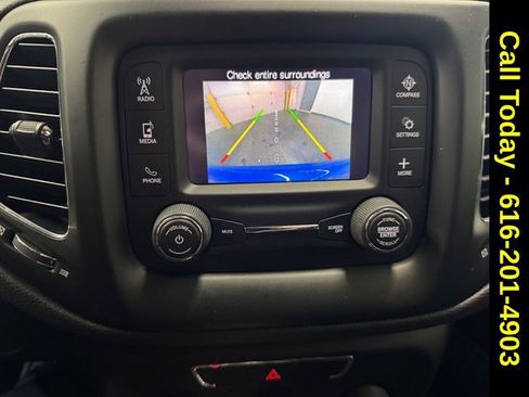 Used 2017 Jeep Compass Latitude w/ Cold Weather Group image 15