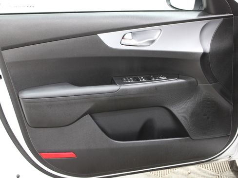 Used 2023 Kia Forte LXS w/ LXS Technology Package image 5