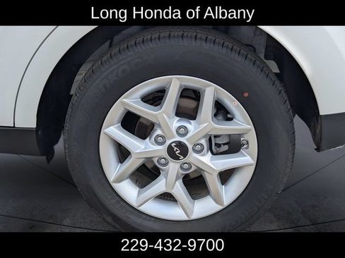 Used 2025 Kia Soul LX FWD image 14