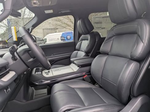 New 2026 Lincoln Navigator Reserve w/ Jet Appearance Package image 18