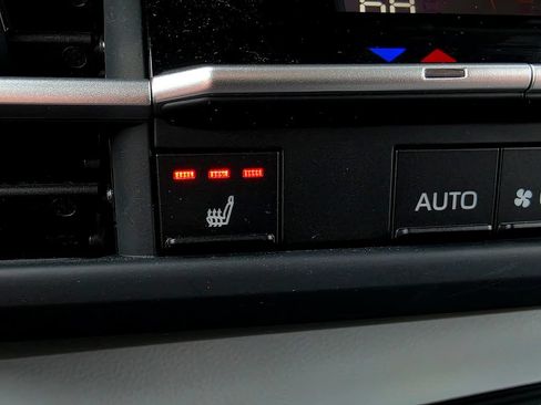 Used 2026 Toyota Sienna XLE FWD image 49