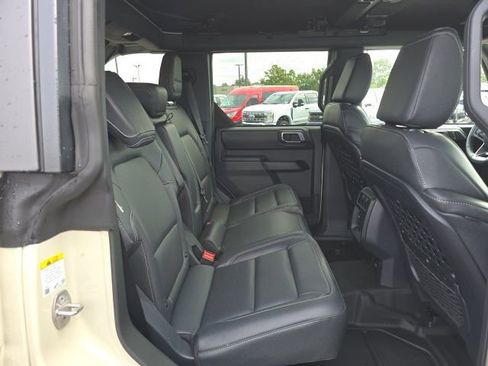 New 2025 Ford Bronco Badlands image 17