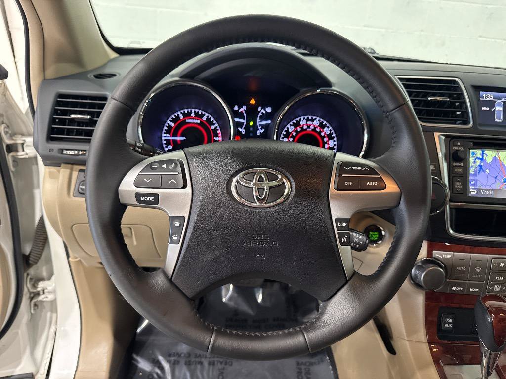 Used 2013 Toyota Highlander Limited AWD/4WD image 34