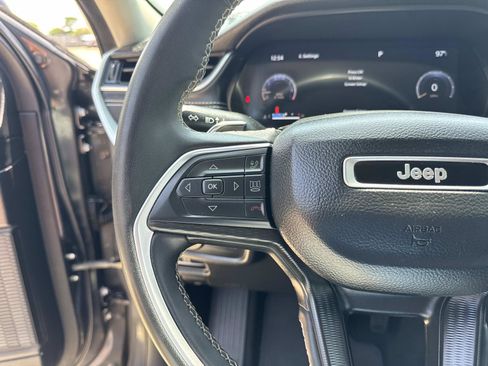 Used 2024 Jeep Grand Cherokee Laredo RWD image 22