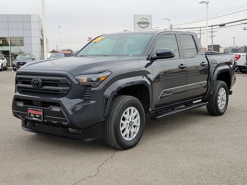 Used 2025 Toyota Tacoma SR5 image 5