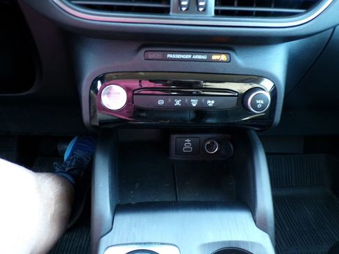 Used 2025 Ford Escape SE w/ Class II Trailer Tow Package image 19