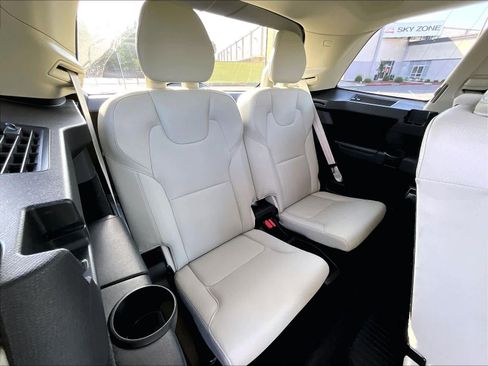Used 2023 Volvo XC90 B6 Plus AWD/4WD image 30