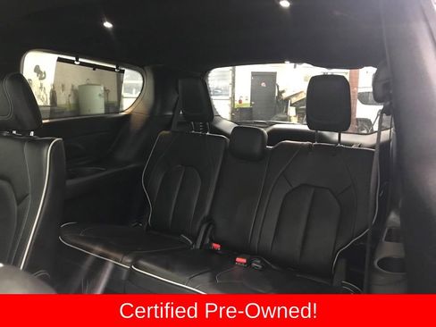 Used 2025 Chrysler Pacifica Limited image 31