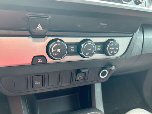 Used 2022 Toyota Tacoma SR w/ SR Convenience Package RWD image 23
