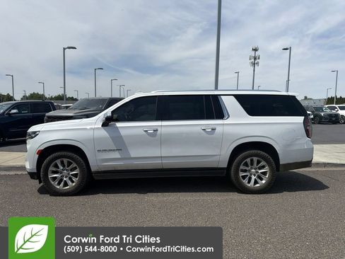 Used 2022 Chevrolet Suburban Premier AWD/4WD image 12