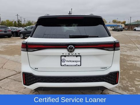 Used 2026 Volkswagen Tiguan SE R-Line AWD/4WD image 3