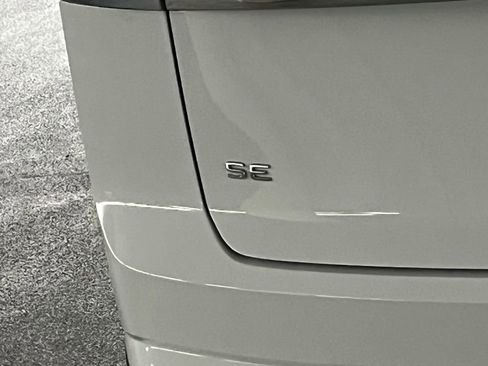 Used 2025 Volkswagen Atlas Cross Sport SE image 36