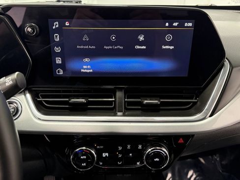 Used 2024 Chevrolet Trax LT w/ Sunroof Package image 18