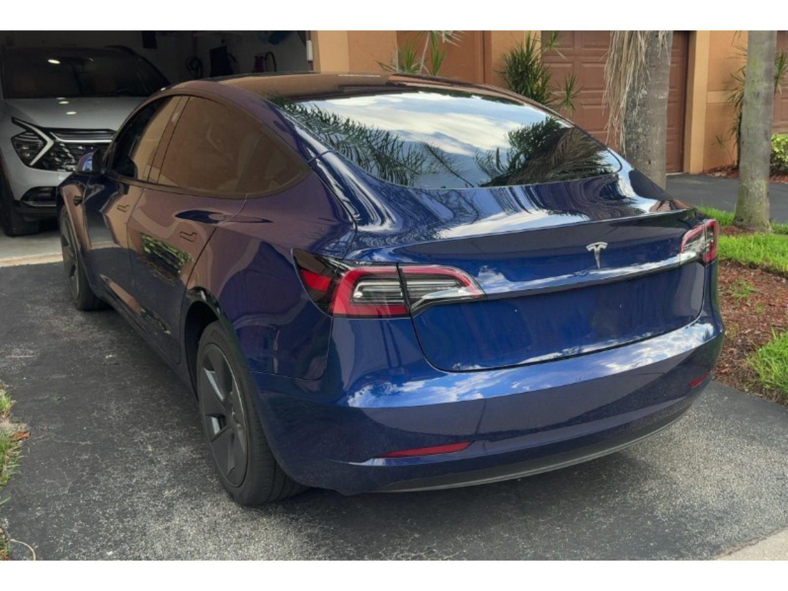 Used 2023 Tesla Model 3 Standard Range RWD image 2