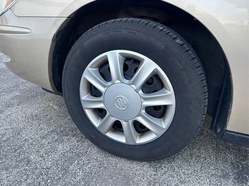 Used 2005 Buick LaCrosse CX w/ Silver Convenience Package image 22