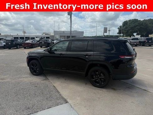 Used 2023 Jeep Grand Cherokee L Laredo RWD image 5