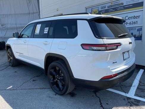 Used 2023 Jeep Grand Cherokee L Laredo AWD/4WD image 3