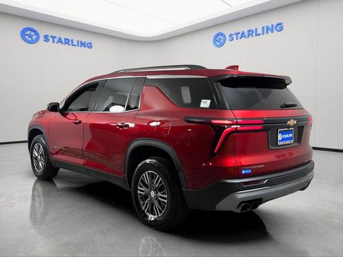Used 2025 Chevrolet Traverse LT FWD image 6