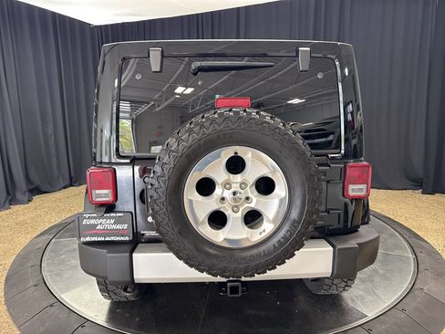Used 2014 Jeep Wrangler Unlimited Sahara w/ Dual Top Group image 8