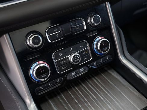 Used 2021 GMC Yukon Denali w/ Denali Premium Package image 21