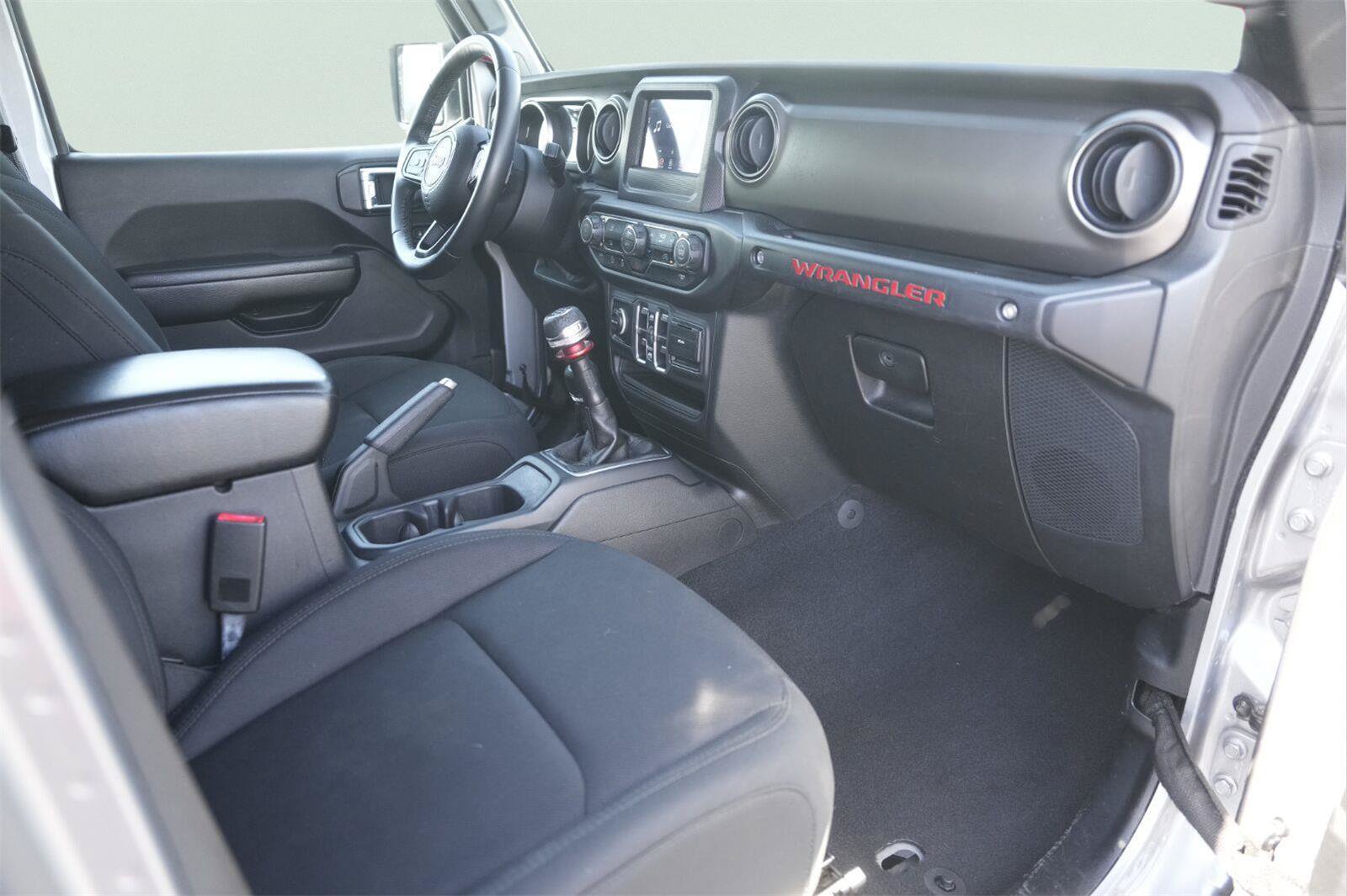 Used 2018 Jeep Wrangler Unlimited Sport S AWD/4WD image 17