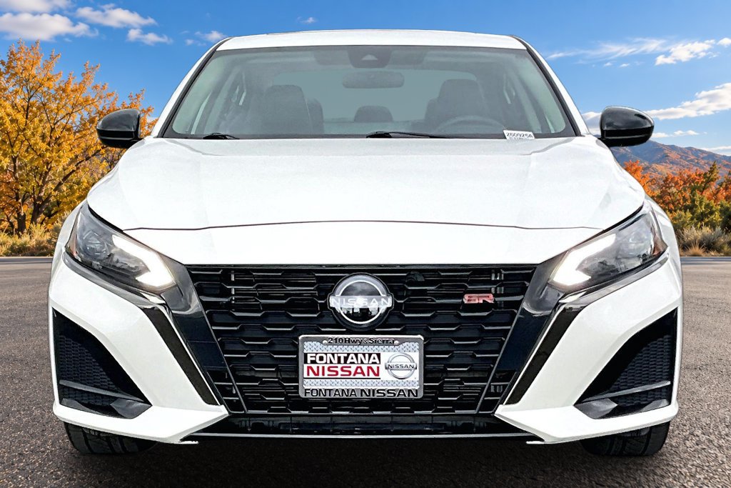 Used 2023 Nissan Altima 2.5 SR w/ SR Premium Package FWD image 2