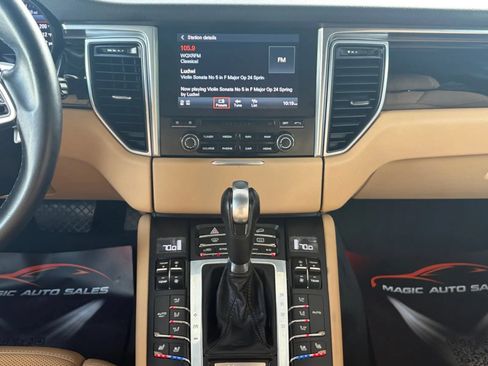Used 2017 Porsche Macan AWD/4WD image 23