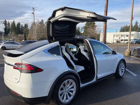 Used 2016 Tesla Model X 75D image 28