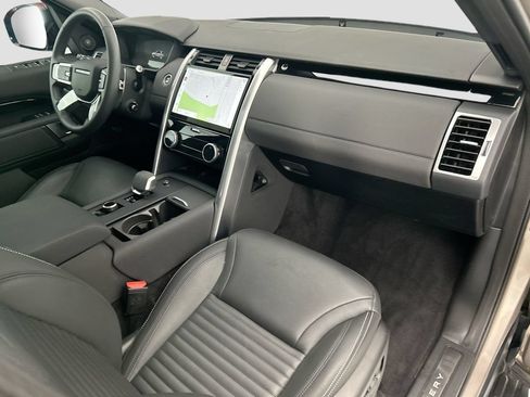 Certified 2025 Land Rover Discovery S AWD/4WD image 16