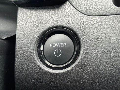 Used 2025 Toyota Camry SE image 14