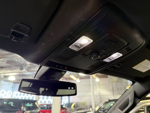 Used 2022 Chevrolet Suburban LT w/ Luxury Package image 10