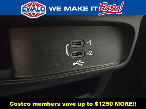 New 2026 Chrysler Pacifica Select AWD/4WD image 26