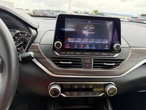 Used 2025 Nissan Altima 2.5 SV FWD image 15