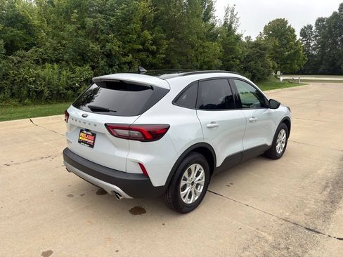 Used 2026 Ford Escape Active w/ Cold Weather Package FWD image 9
