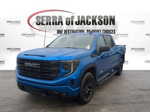 Used 2022 GMC Sierra 1500 Elevation w/ LPO, Elevation Black Package image 5