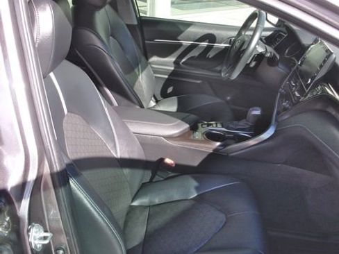 Used 2022 Toyota Camry XSE image 32