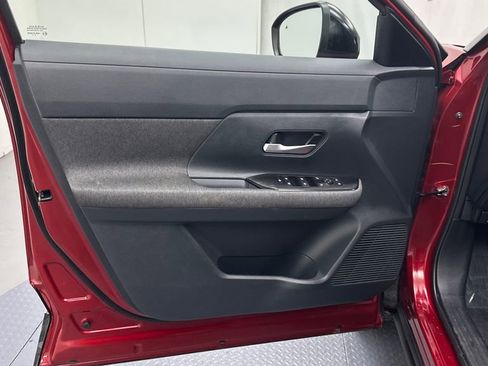 Used 2025 Nissan Kicks SV AWD/4WD image 16