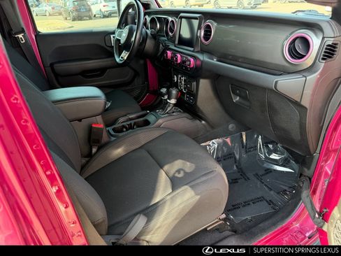 Used 2022 Jeep Wrangler Unlimited Sahara AWD/4WD image 26