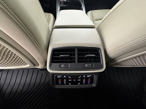 Used 2019 Audi e-tron Premium Plus image 32