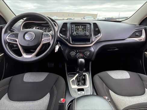 Used 2017 Jeep Cherokee Sport image 14