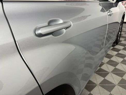 Used 2021 Toyota Highlander XLE image 31